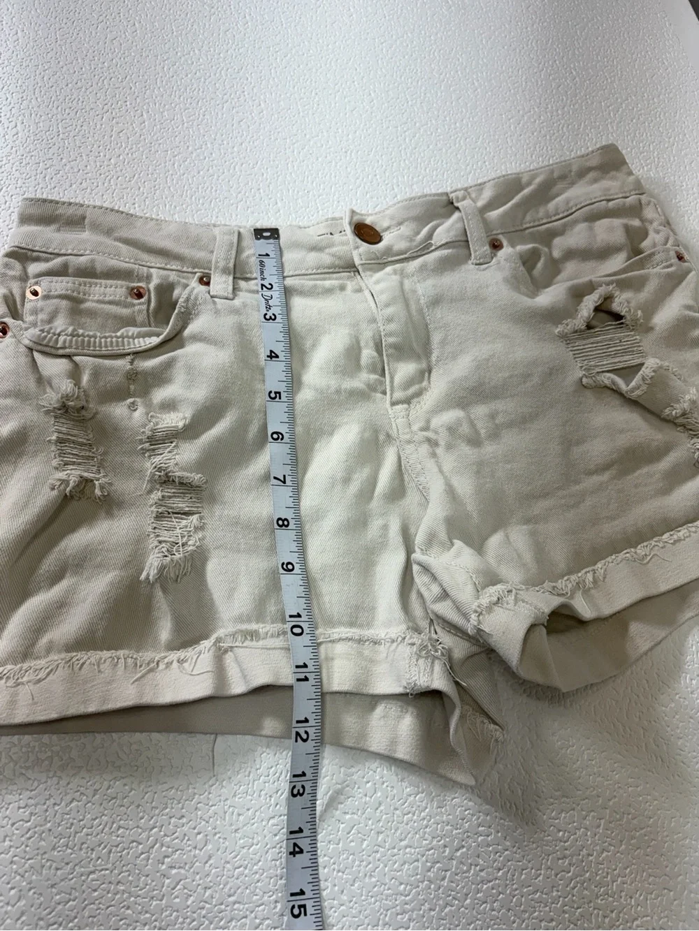 Time and Tru Off-White Distressed Denim Shorts 3126
